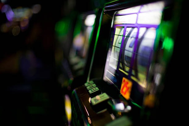 Betting layout and chip denominations Roulette betting layout with chip placements